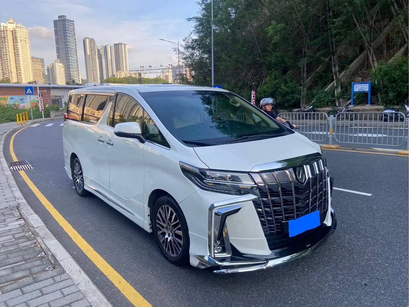 Toyota Alphard 2015 3.5L Luxury Edition фото 3