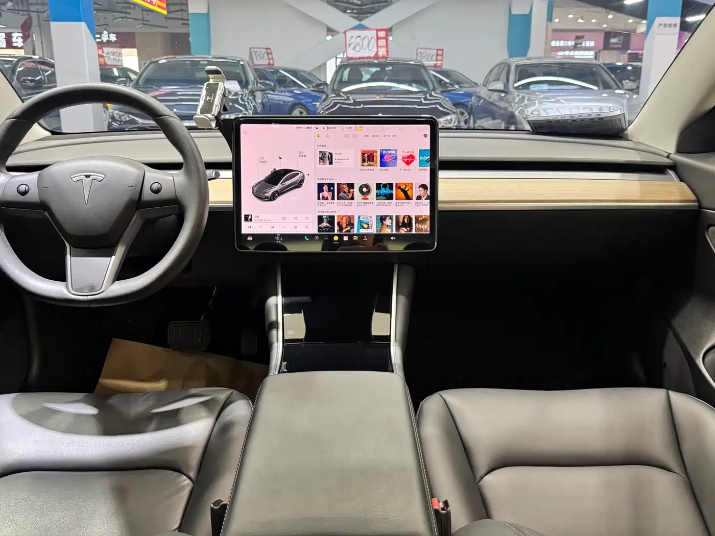 TESLA MODEL 3