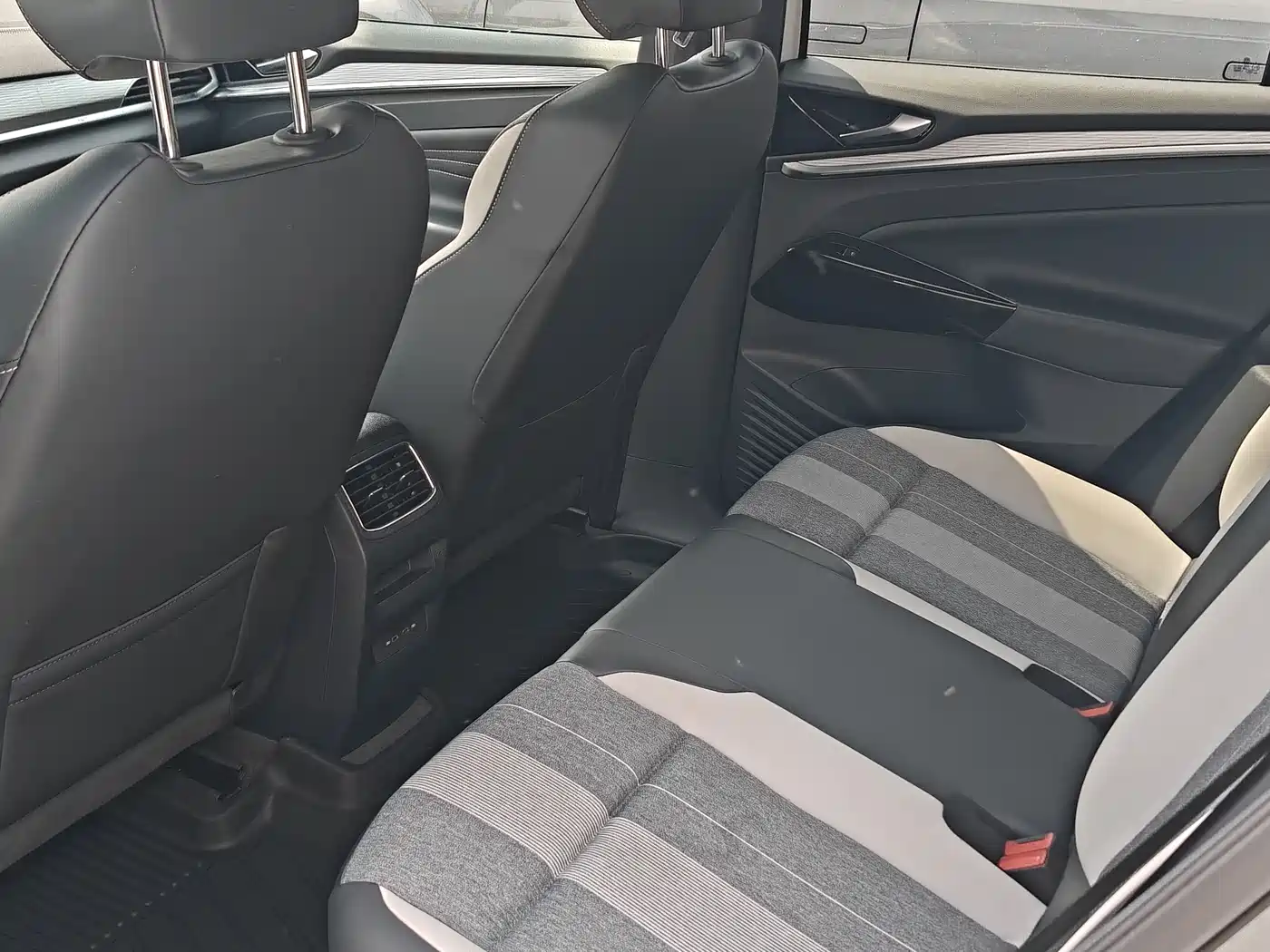 Volkswagen ID.4 CROZZ 2022 Standard Range PURE Edition фото 4