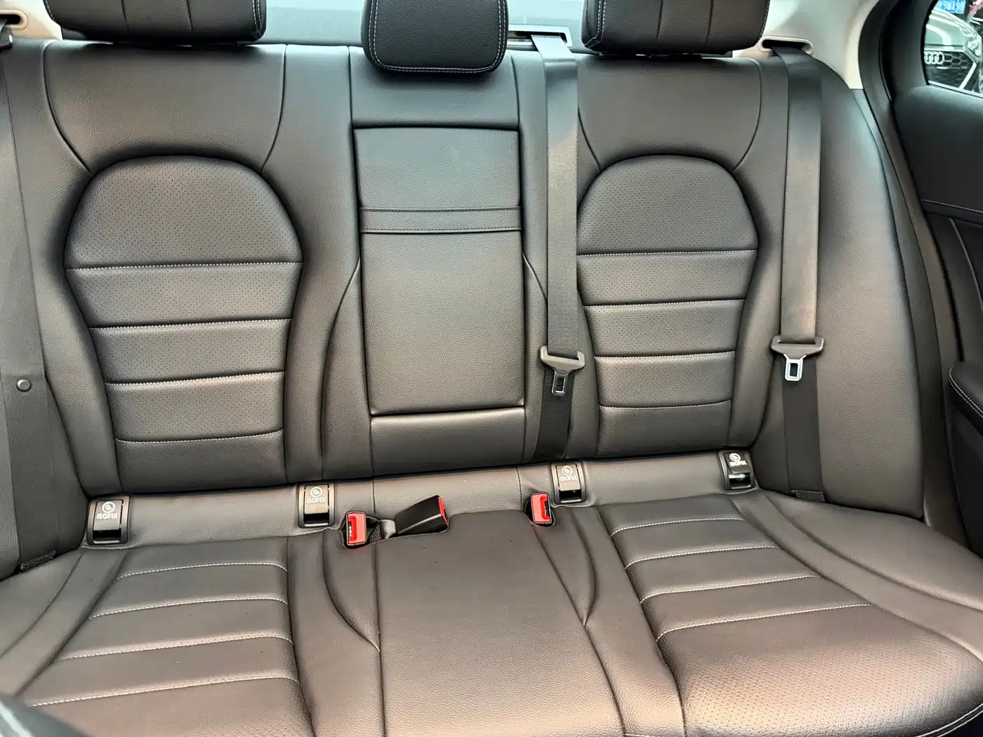Photo 17 - Mercedes-Benz C-Class