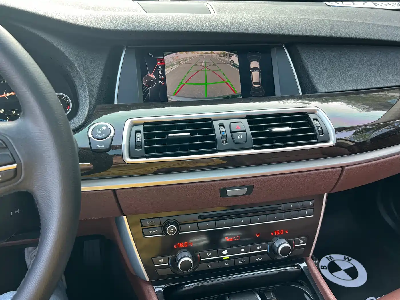 BMW 5 Series GT 2014 528i Leading фото 4