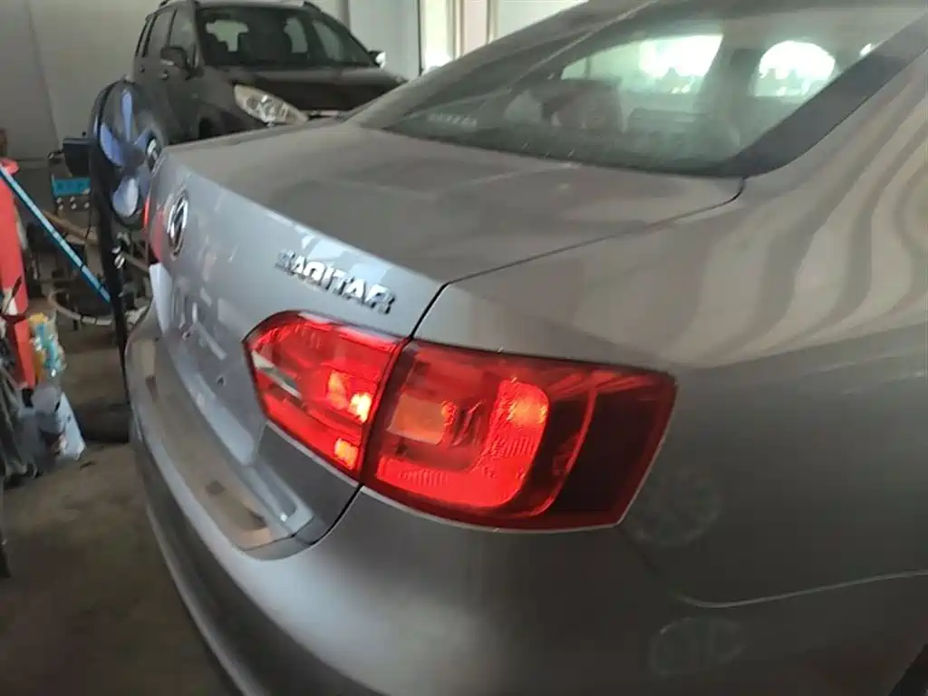 Volkswagen Sagitar 2014 Facelift 1.6L Manual Comfort фото 8