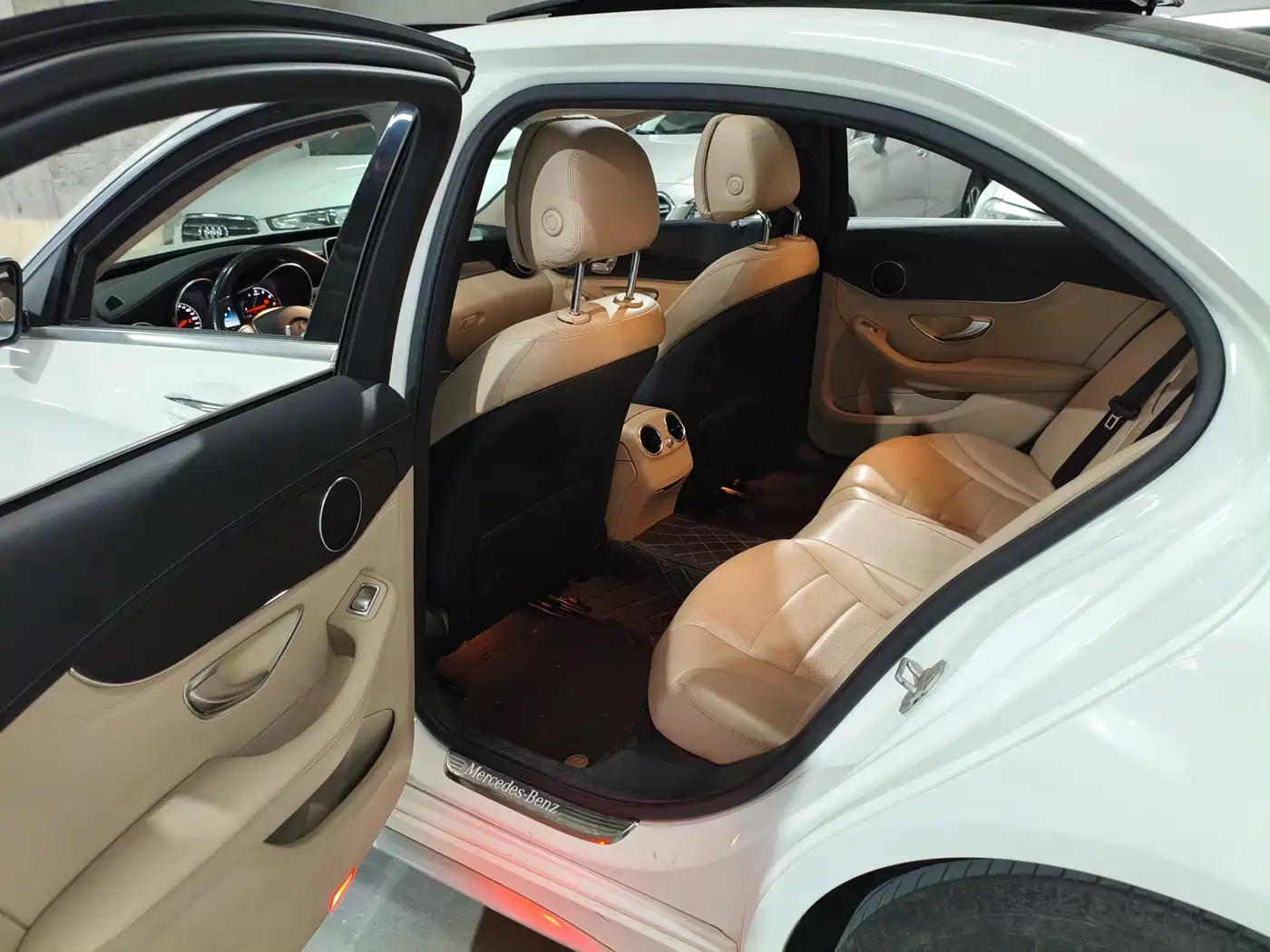 Mercedes-Benz C-Class 2015 Facelift C 200 L Sport фото 10