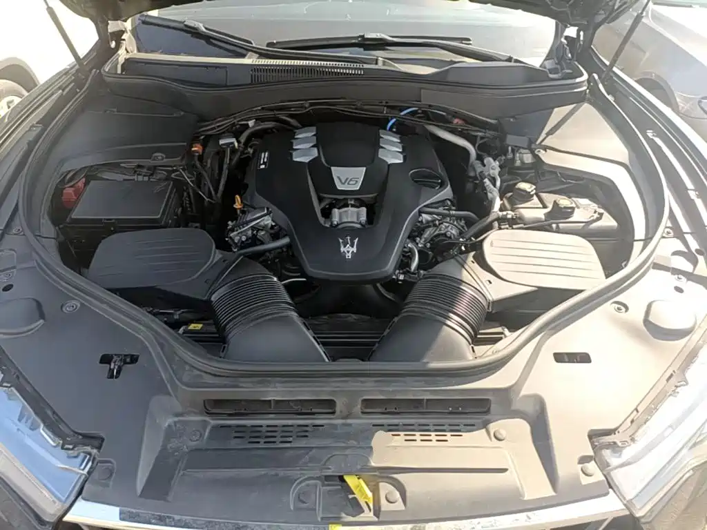 Photo 20 - Maserati Levante