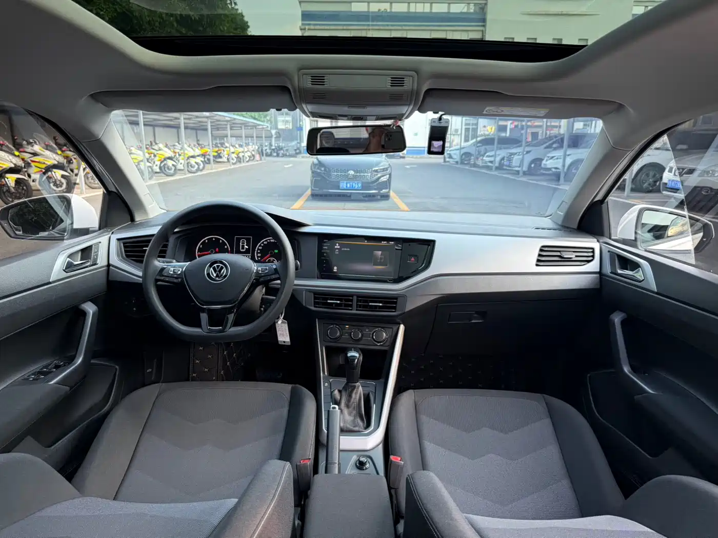 Volkswagen Polo 2021 Plus 1.5L Automatic Panorama Enjoyment Edition фото 7
