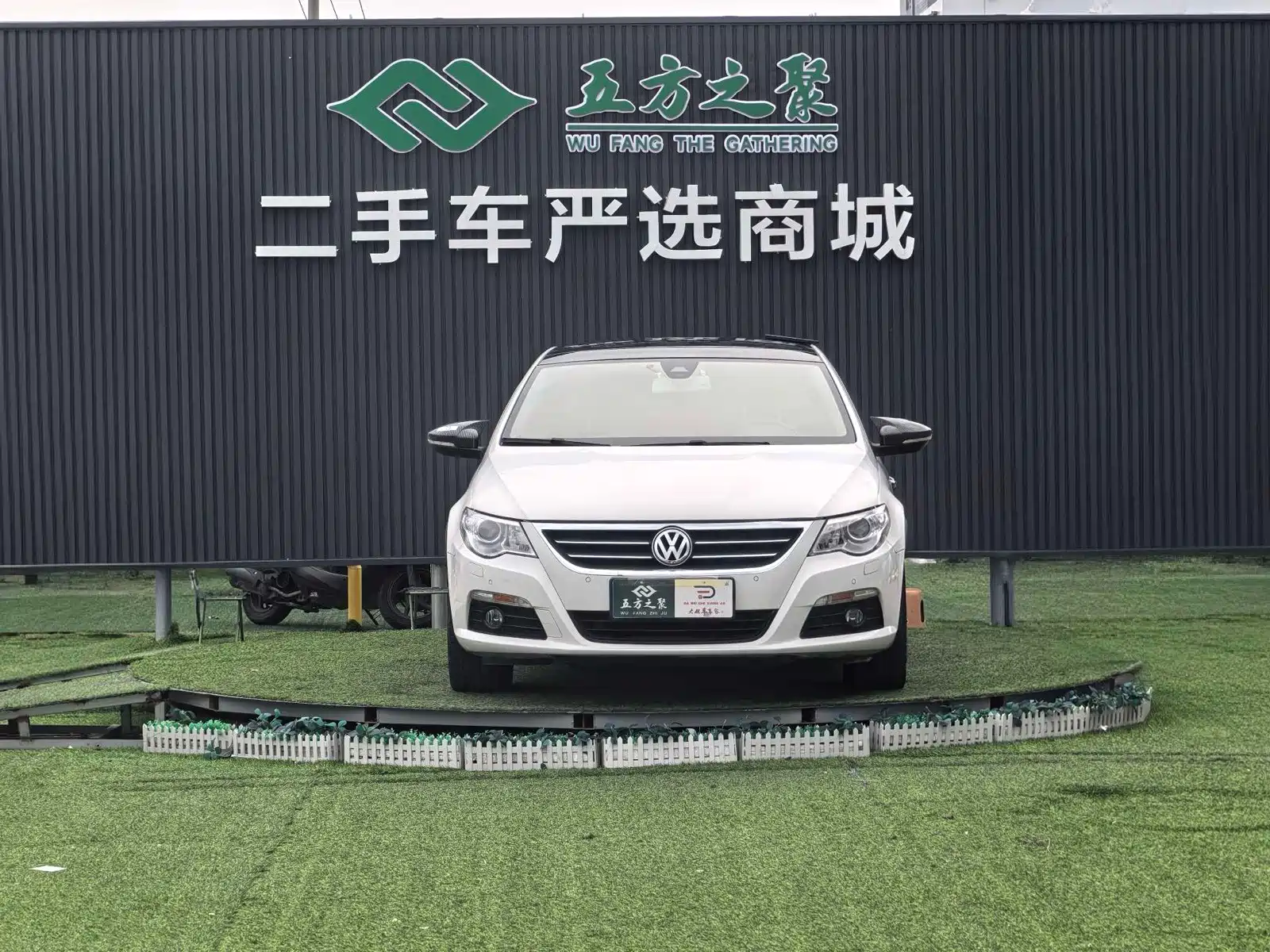 Photo 2 - Volkswagen CC