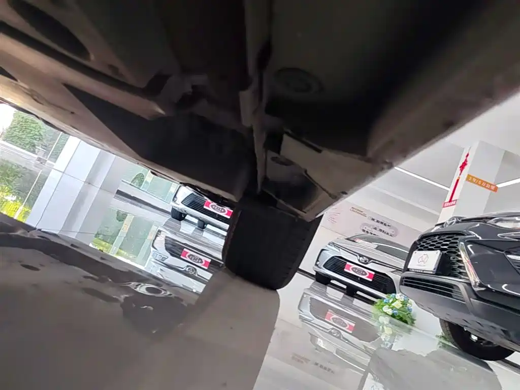 Toyota Avalon 2021 2.5L Luxury Edition фото 6