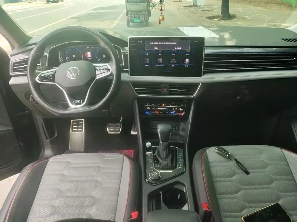 صورة 10 - Volkswagen Tiguan L