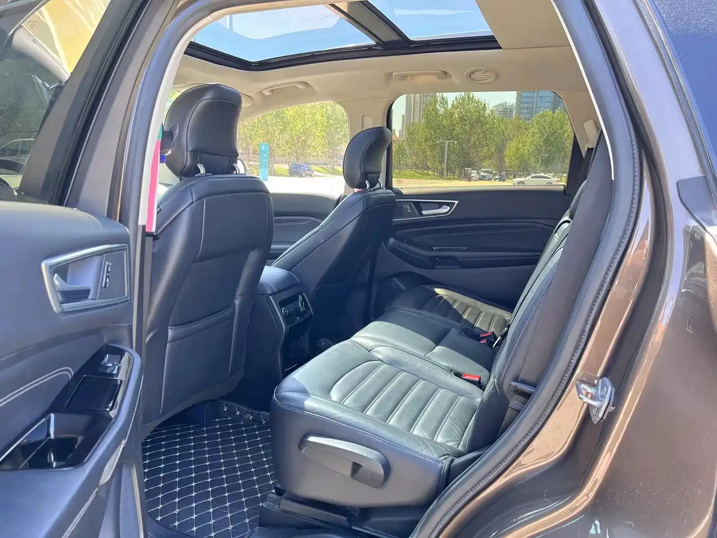Photo 9 - Ford Edge