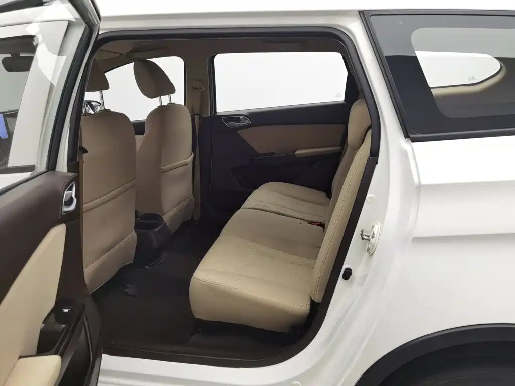 Baojun 310W 2018 2017 1.5L Manual Comfort China V