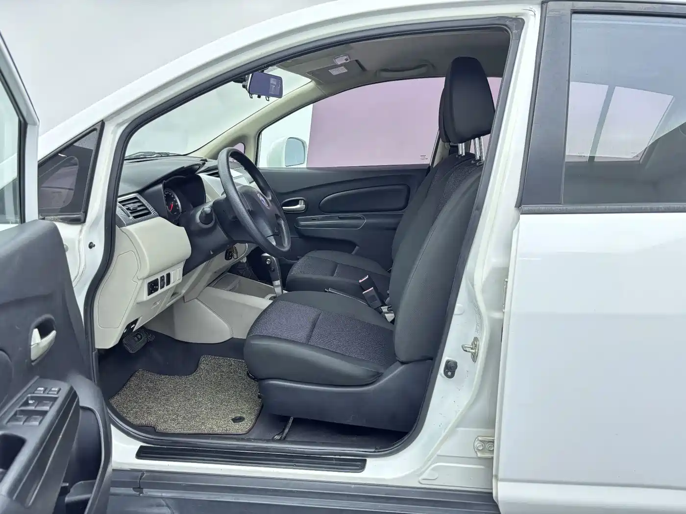 Venucia R50 2016 2015 1.6L Automatic Fashion Edition