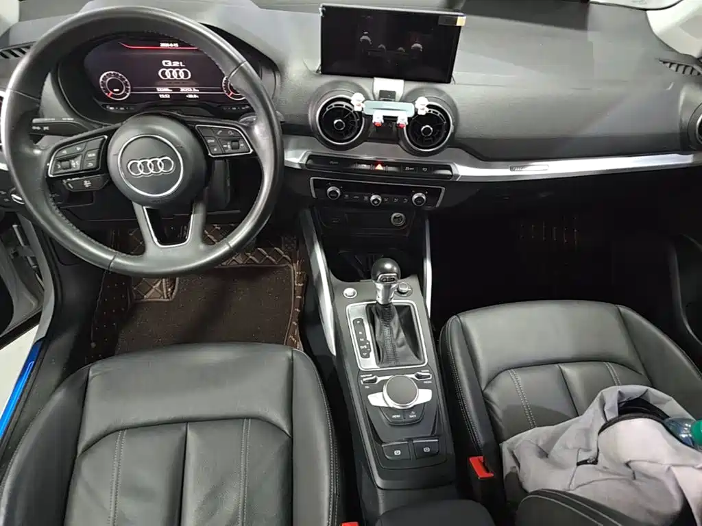 Photo 10 - Audi Q2L