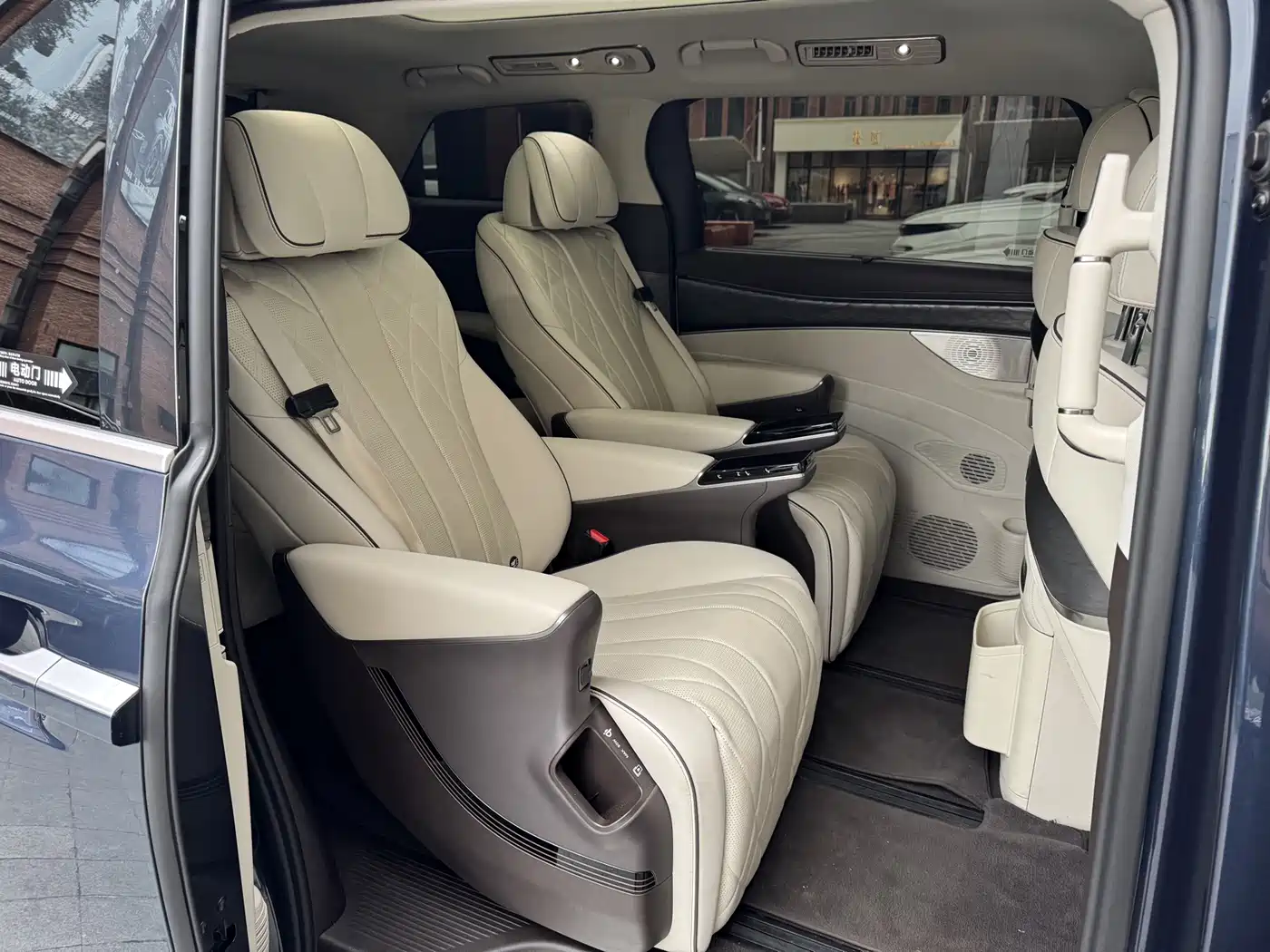 Denza D9 2025 2024 DM-i 980 AWD Premium