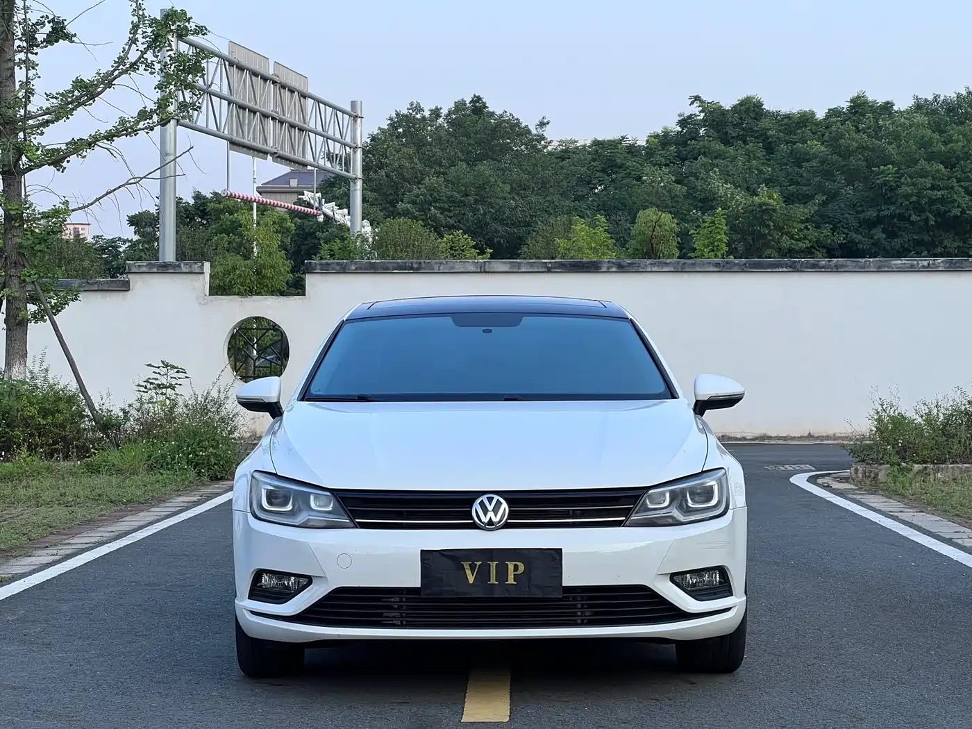 Volkswagen Lamando 2015 230TSI DSG Style фото 2