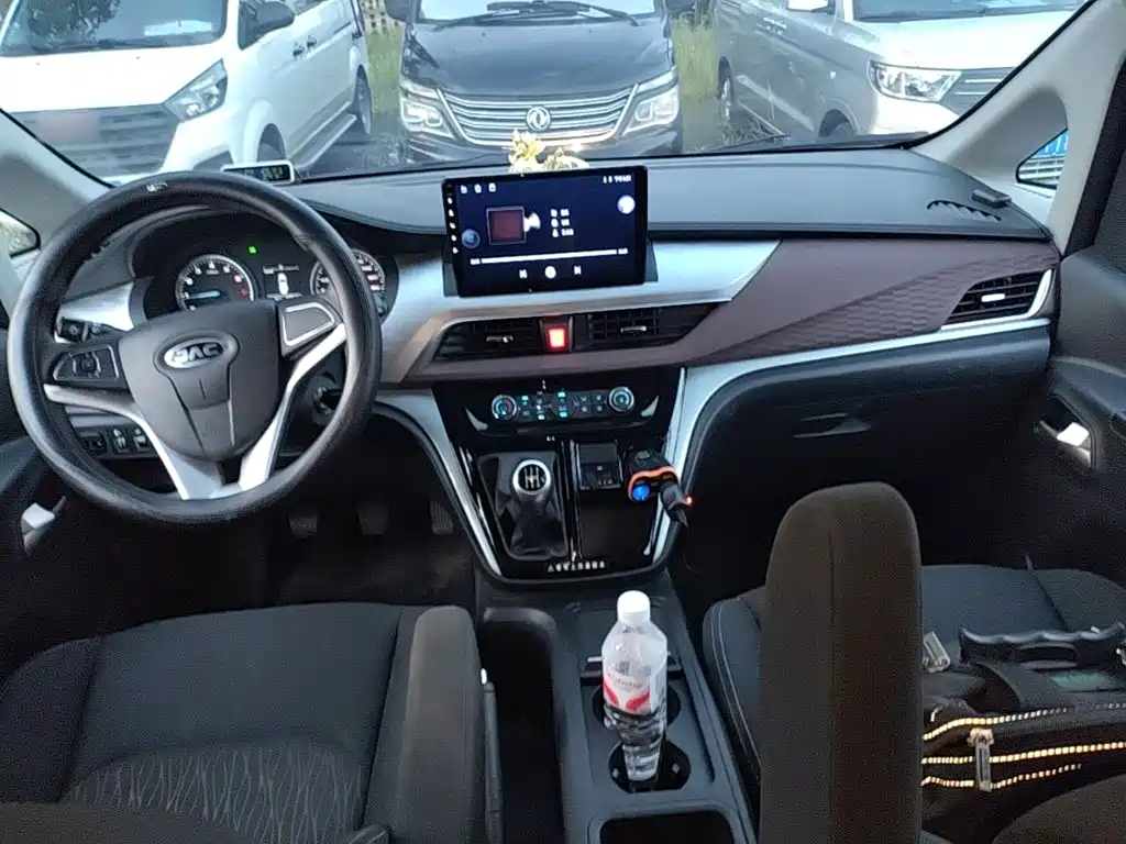 JAC Refine M3 2025 2025 PLUS 1.8L Manual Comfort 9-seater