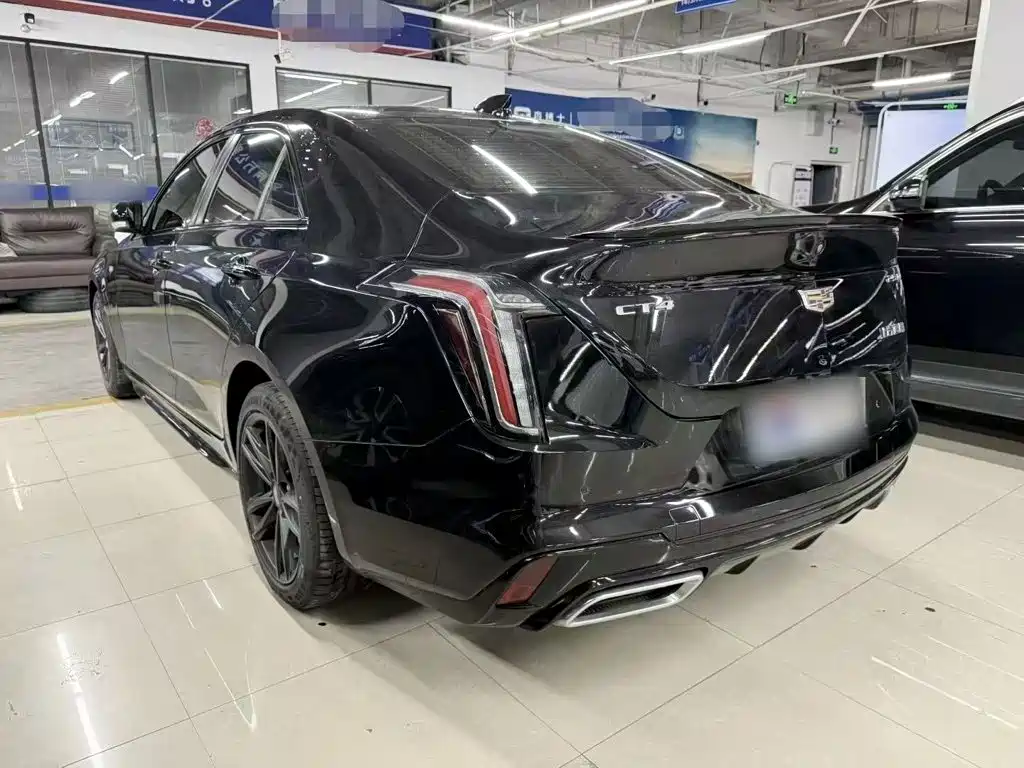 صورة 10 - Cadillac CT4