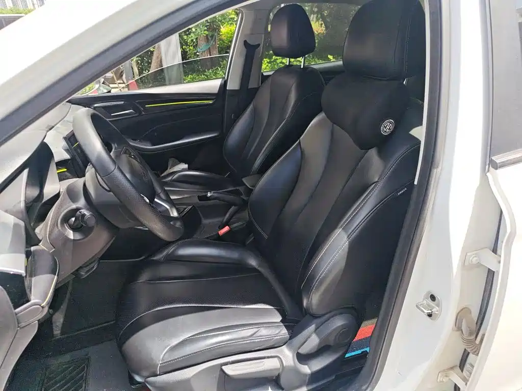 Фото 8 - Roewe i5
