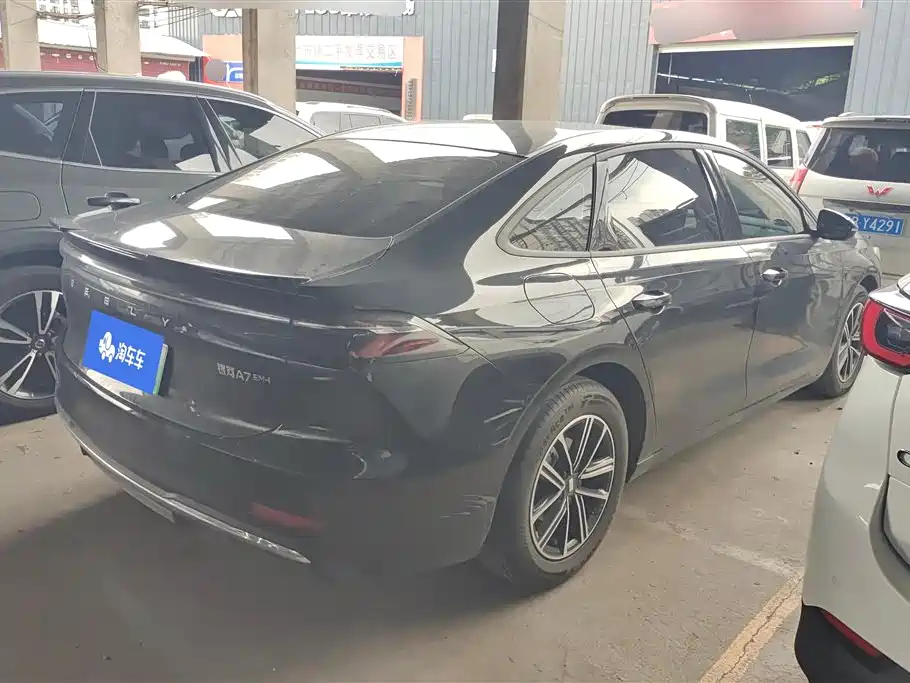 Geely Galaxy Galaxy A7 2025 EM-i 70km Luxury Edition фото 3