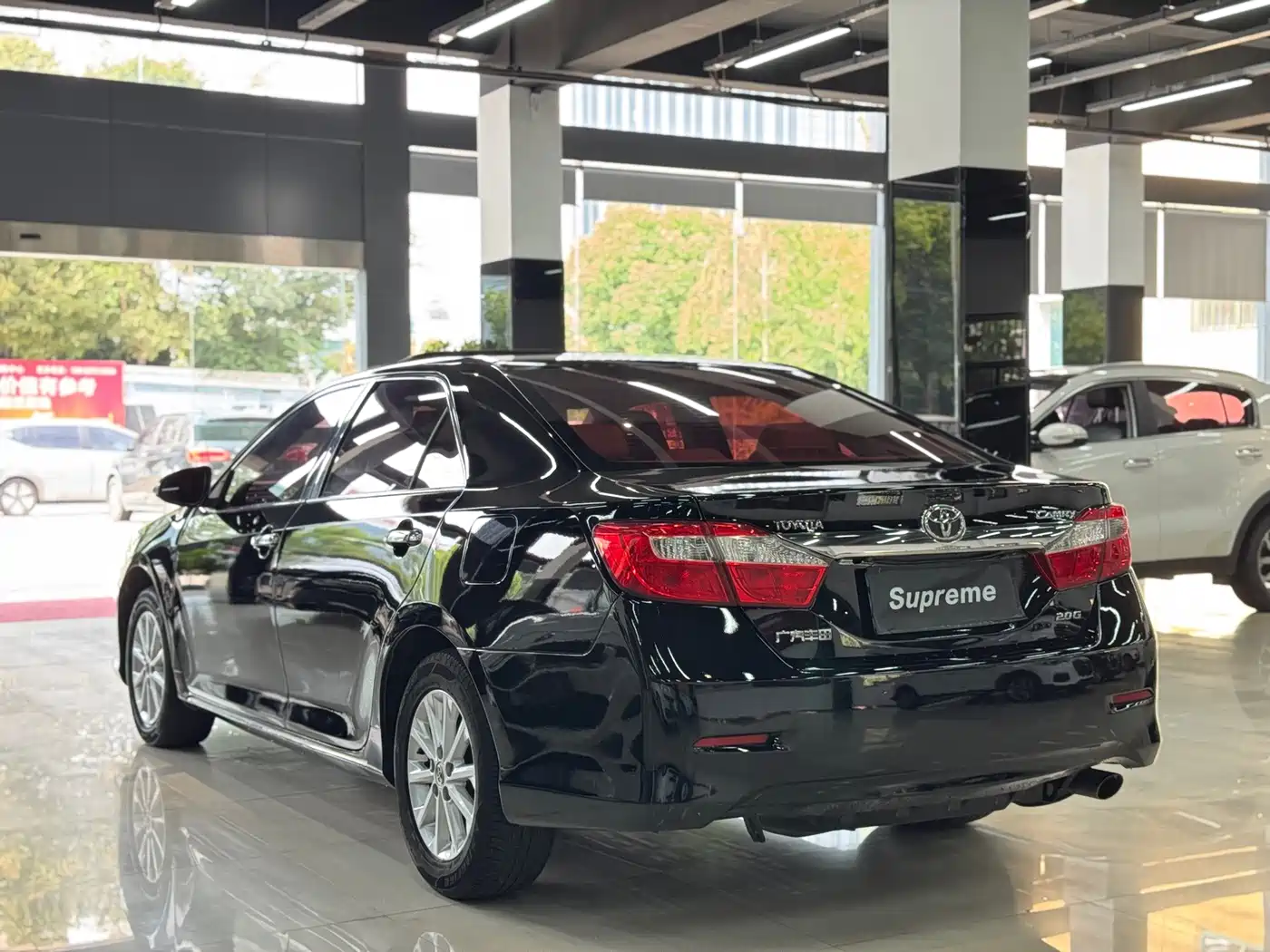 Фото 5 - Toyota Camry