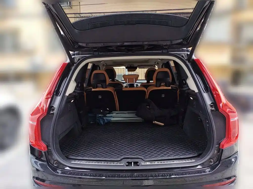 Фото 20 - Volvo XC90