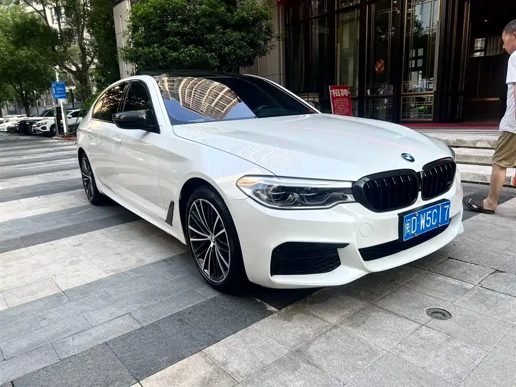 BMW 5 Series 2020 530Li Exclusive M Sport Package фото 3