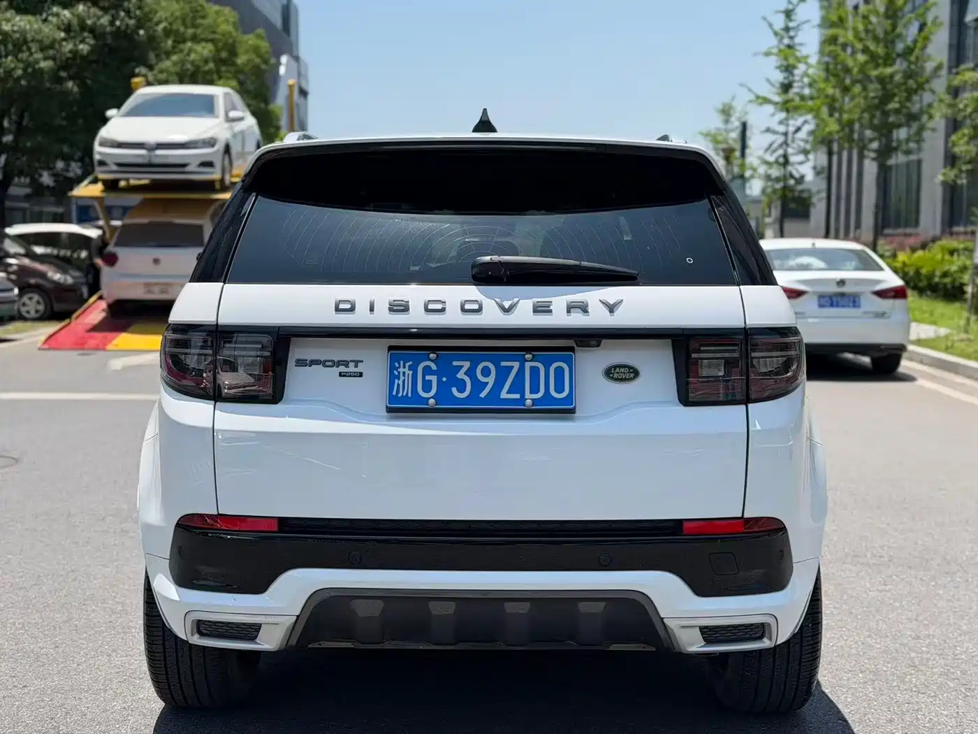 Land Rover Discovery Sport 2022 Model 249PS R-Dynamic S Performance Edition 5-Seater фото 14