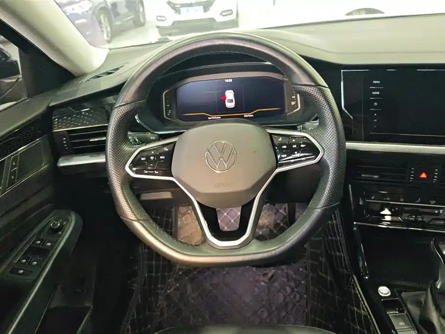 Volkswagen Passat 2022 330TSI Luxury Edition фото 15