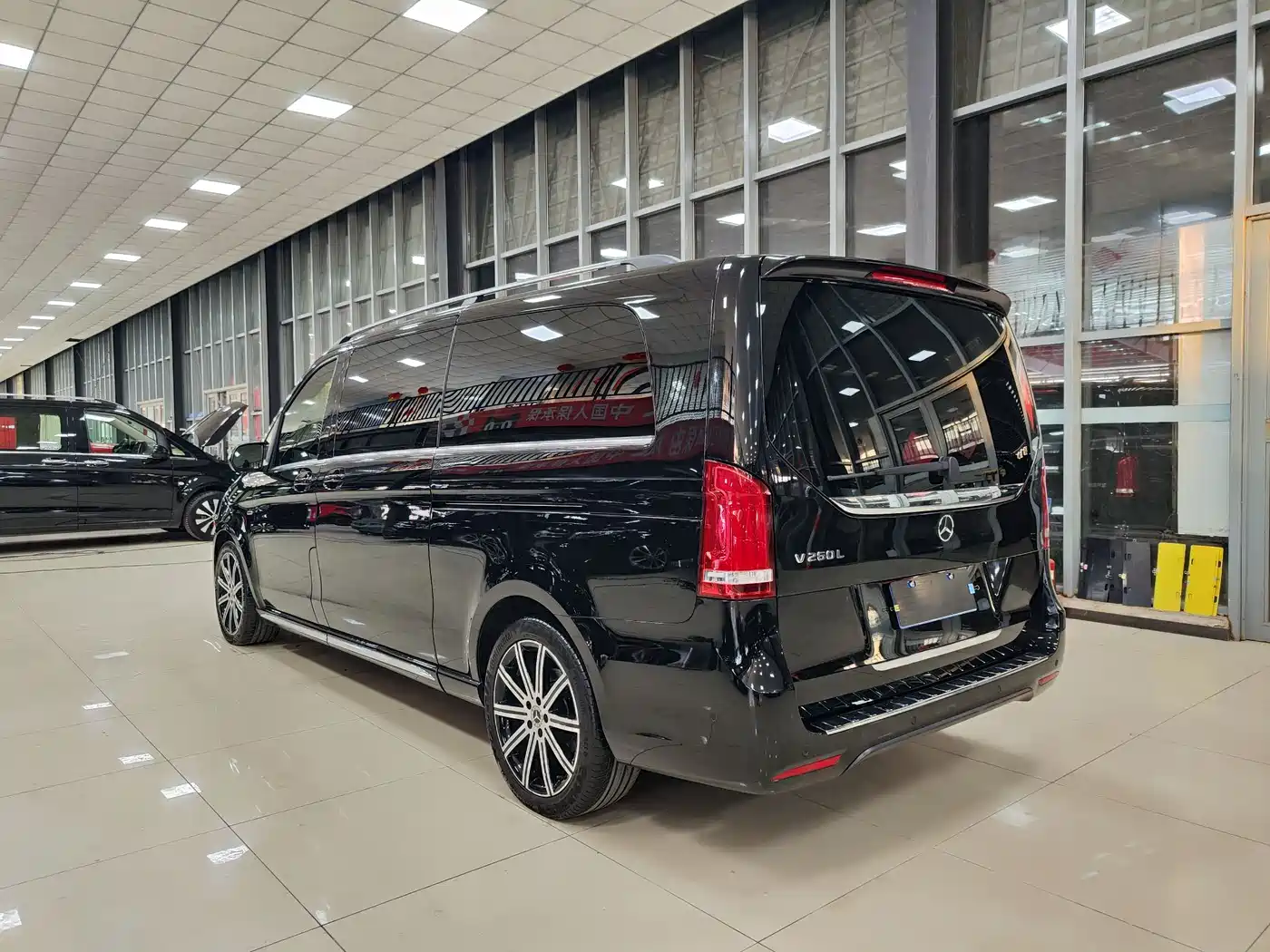 Mercedes-Benz V-Class 2022 V 260 L Long Wheelbase Luxury Edition фото 33