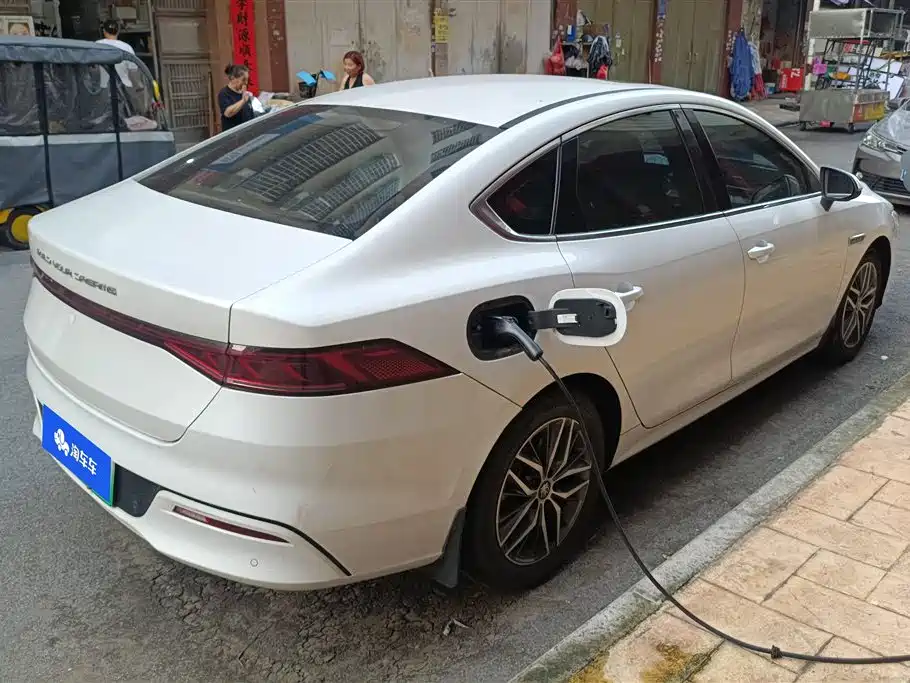 BYD Qin PLUS 2021 DM-i 55KM Flagship фото 3