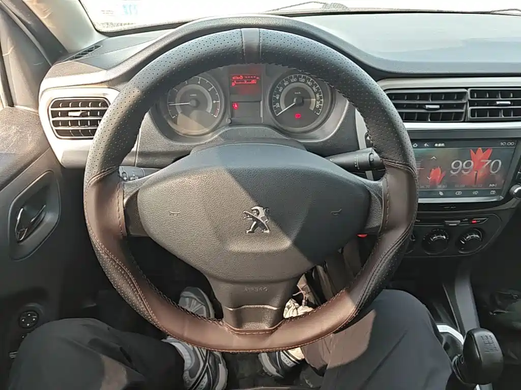 Peugeot 301 2015 2014 1.6L Manual Comfort Edition