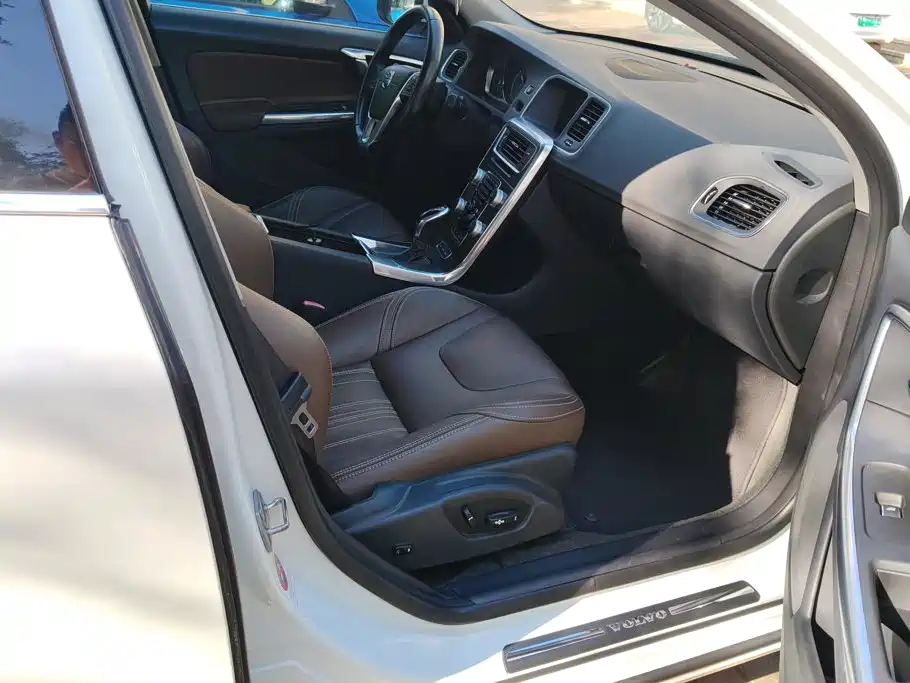 Volvo S60 Plug-in Hybrid 2015 2015 S60L E-Drive Hybrid T6 Intelligent Edition