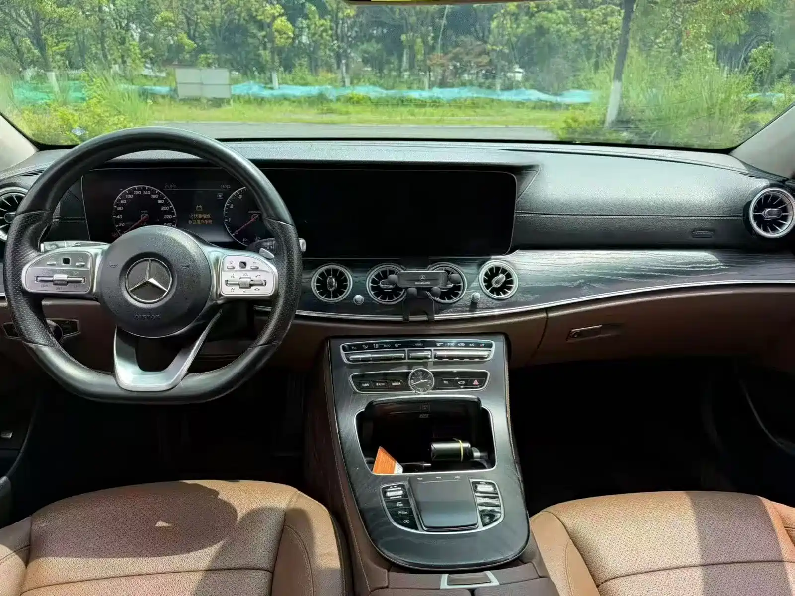 Фото 5 - Mercedes-Benz E-Class