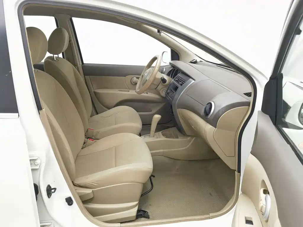 Nissan Livina 2010 2010 Model Joy Edition 1.6L Automatic All-round Type
