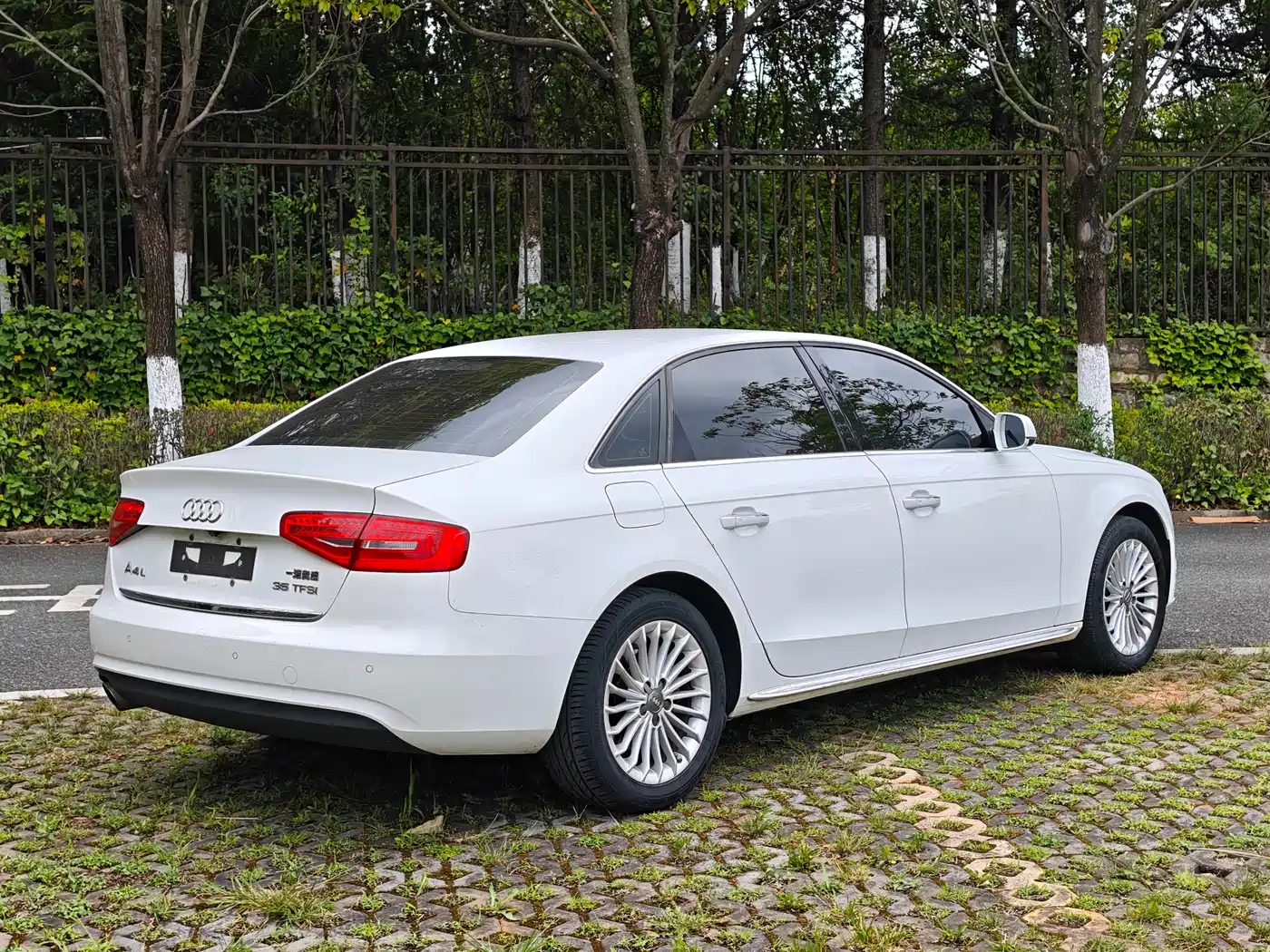 Audi A4L 2016 35 TFSI Collector's Edition S line Comfort фото 4