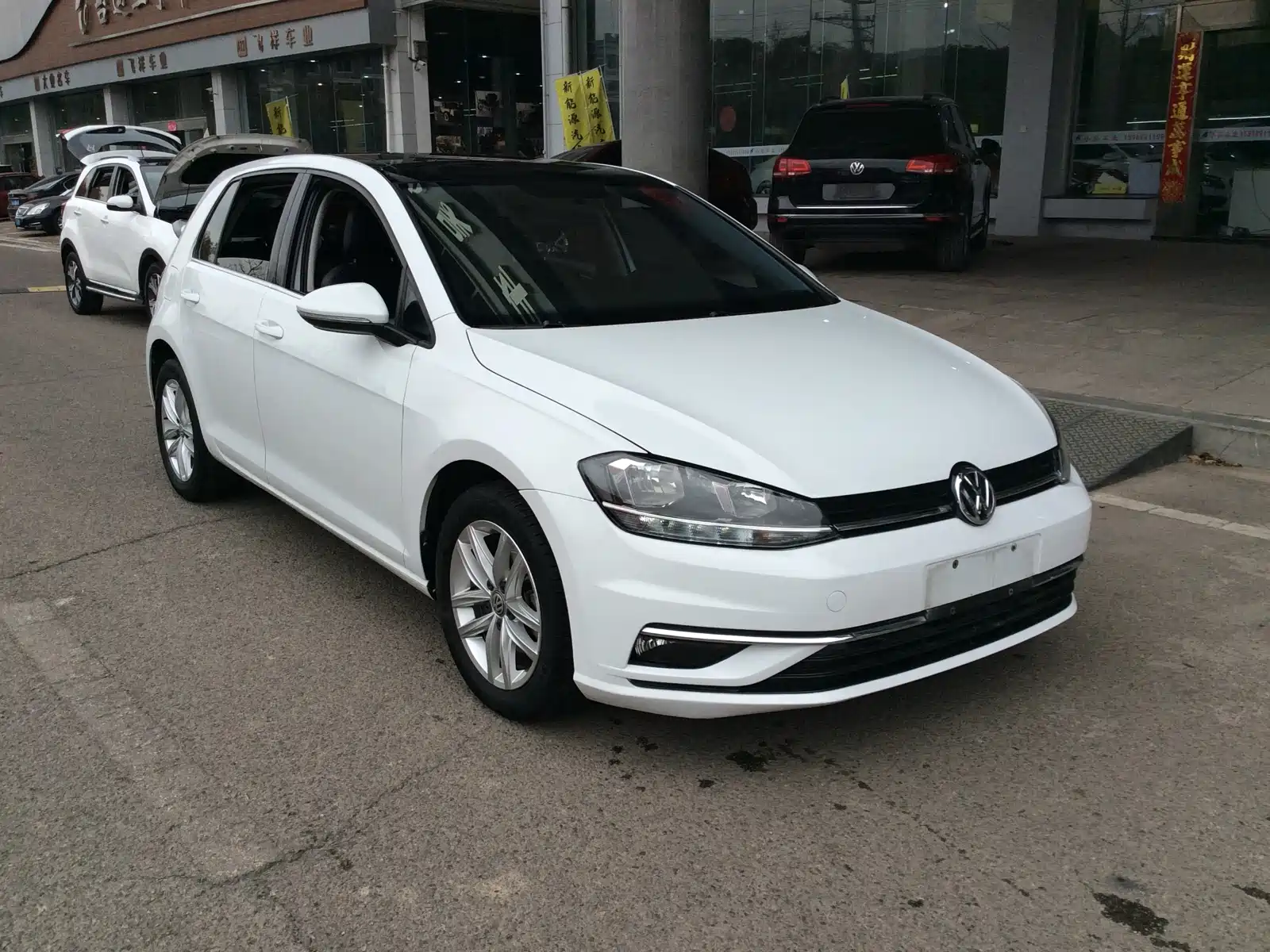 Фото 3 - Volkswagen Golf