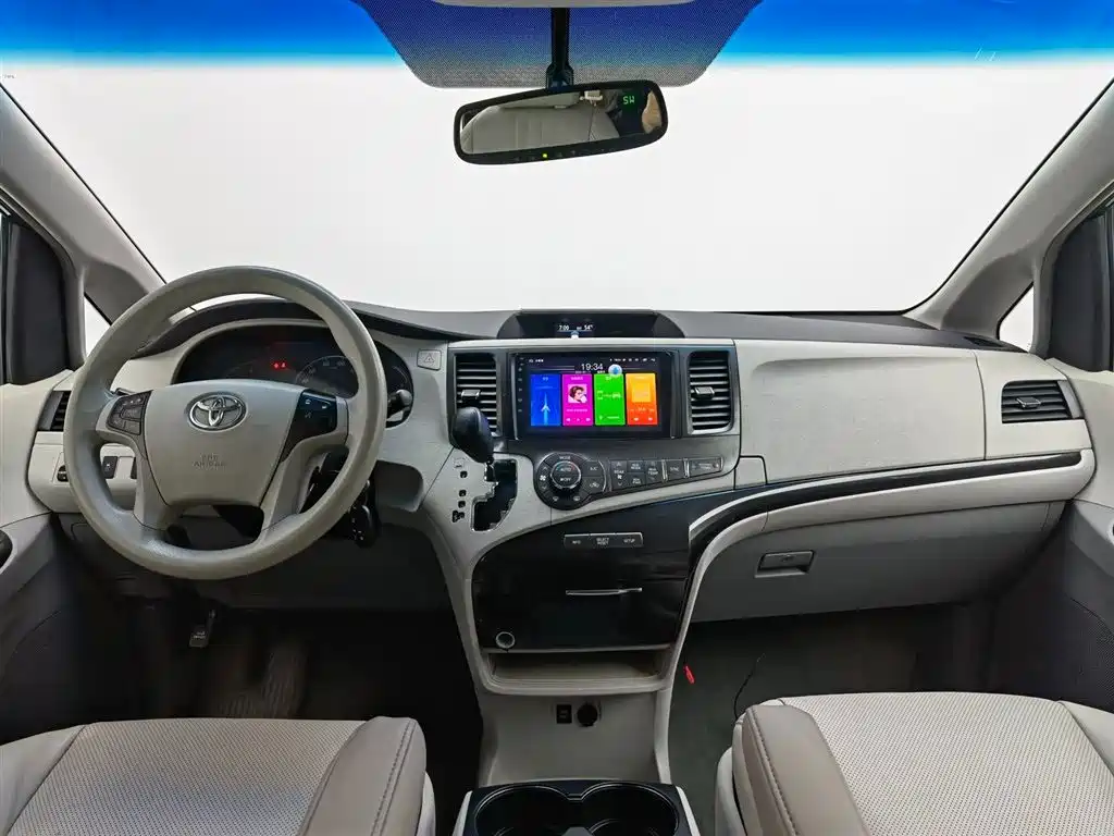 Toyota Sienna 2013 3.5L 4WD Automatic фото 6