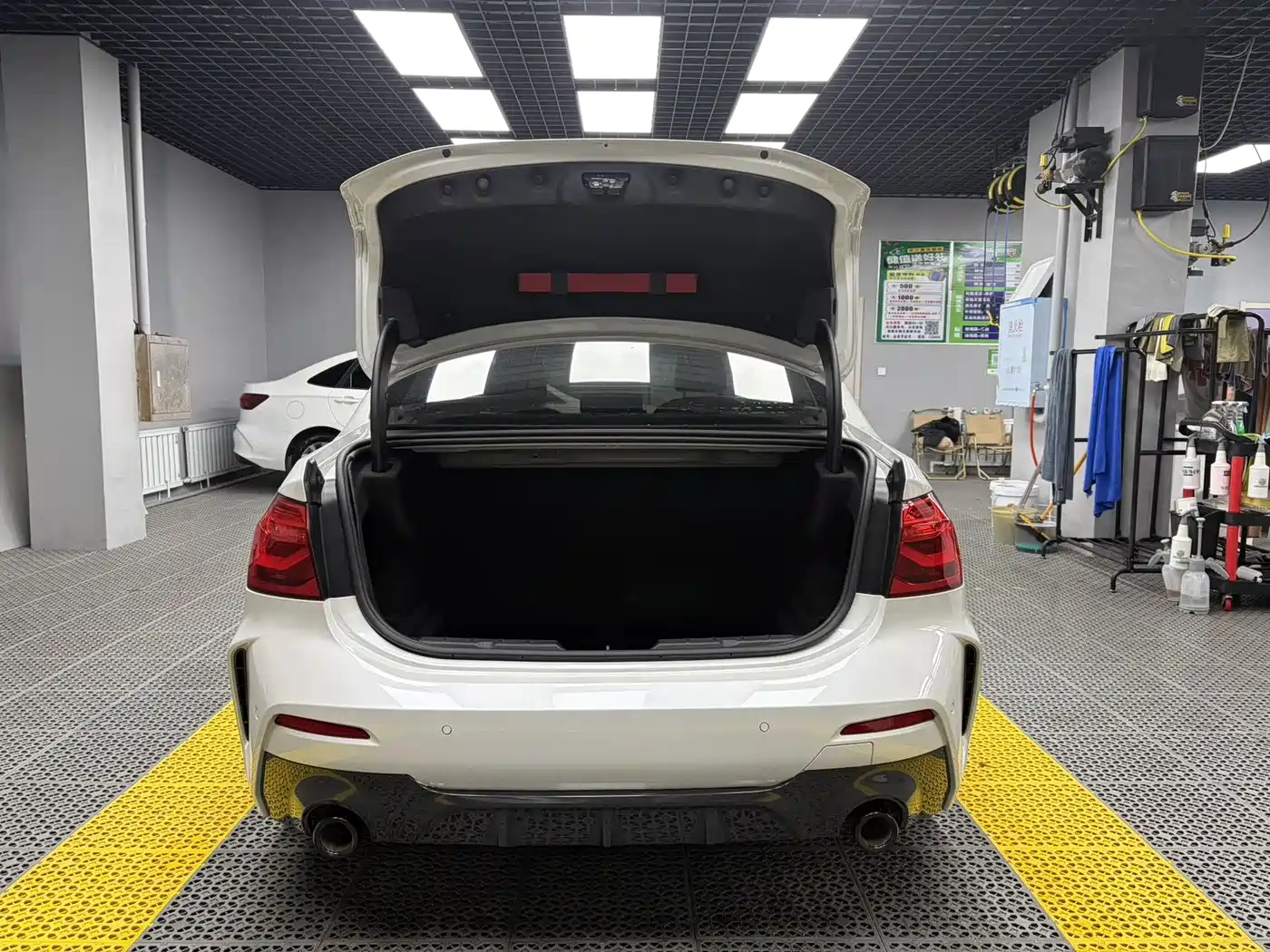 BMW 1-SERIES