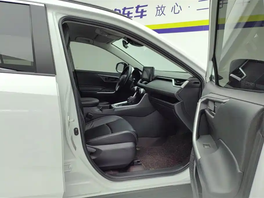 Toyota RAV4 Rongfang 2022 2.0L CVT 2WD Urban Edition фото 8