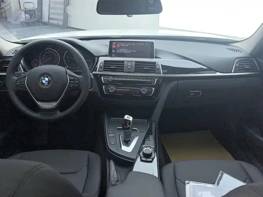 BMW 3 Series 2017 318Li Fashion фото 12