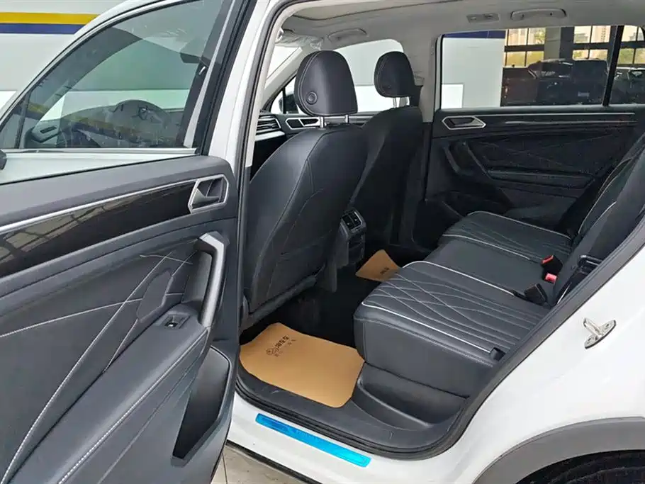 Volkswagen Tiguan L 2024 Outstanding 300TSI Auto 2WD Dragon Soaring Edition фото 11