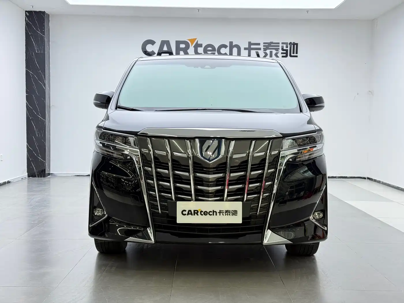 Toyota Alphard 2021 Hybrid 2.5L Luxury фото 2