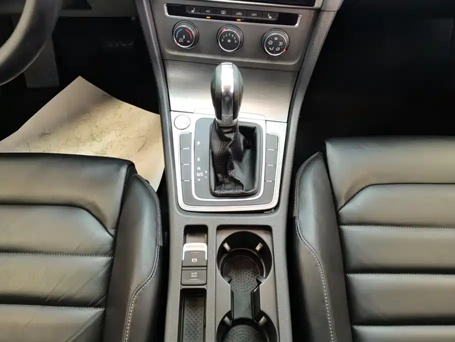 Volkswagen Golf 2016 230TSI Automatic Luxury фото 16