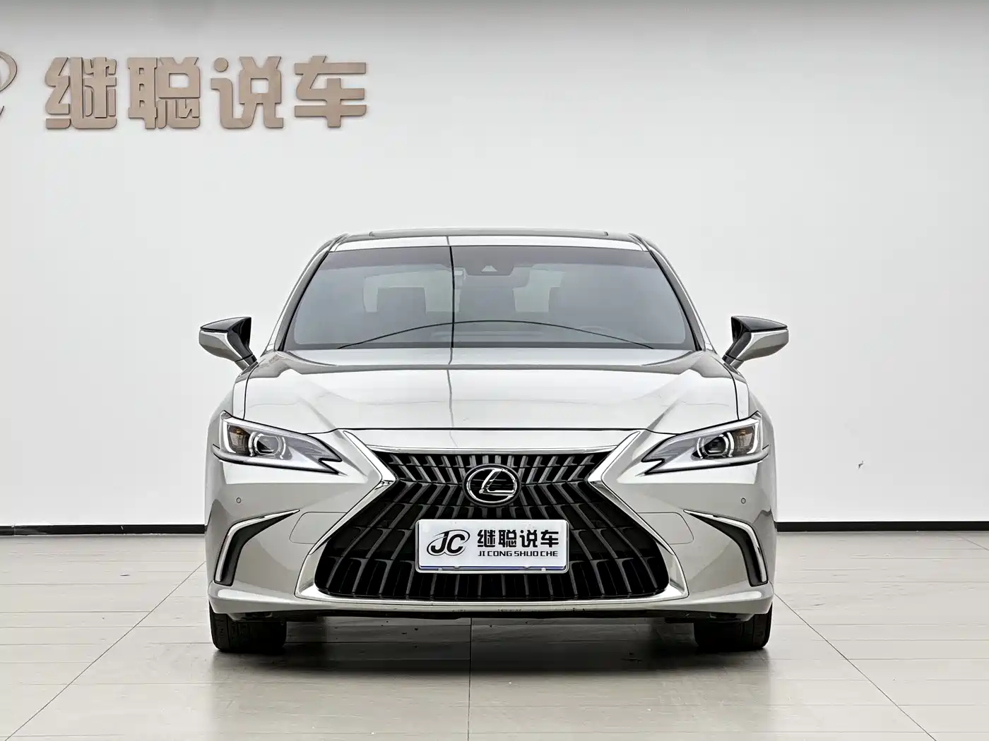 Lexus ES 2022 300h Excellence Edition фото 2