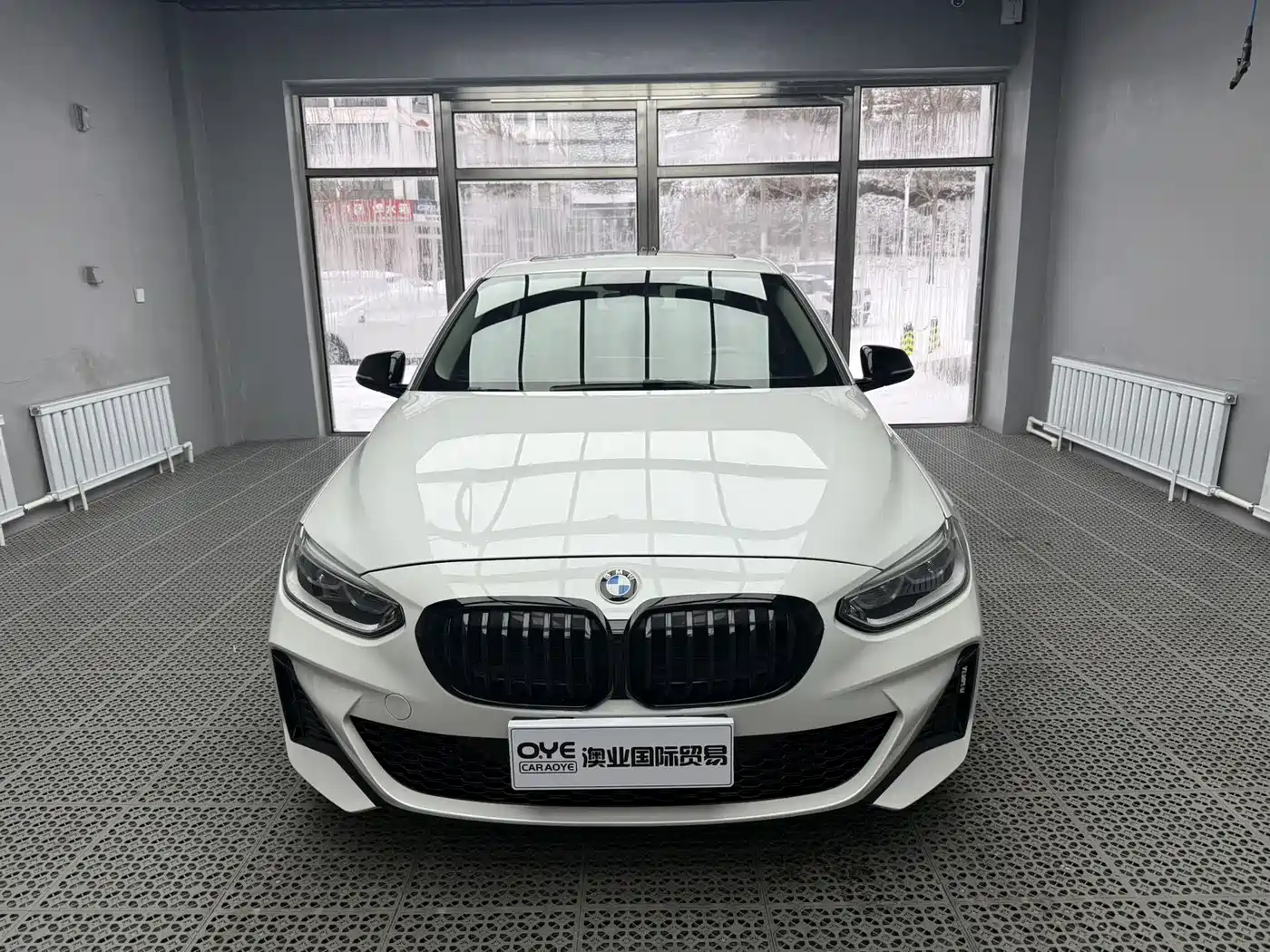 BMW 1 Series 2021 120i M Sport Shadow Edition фото 2