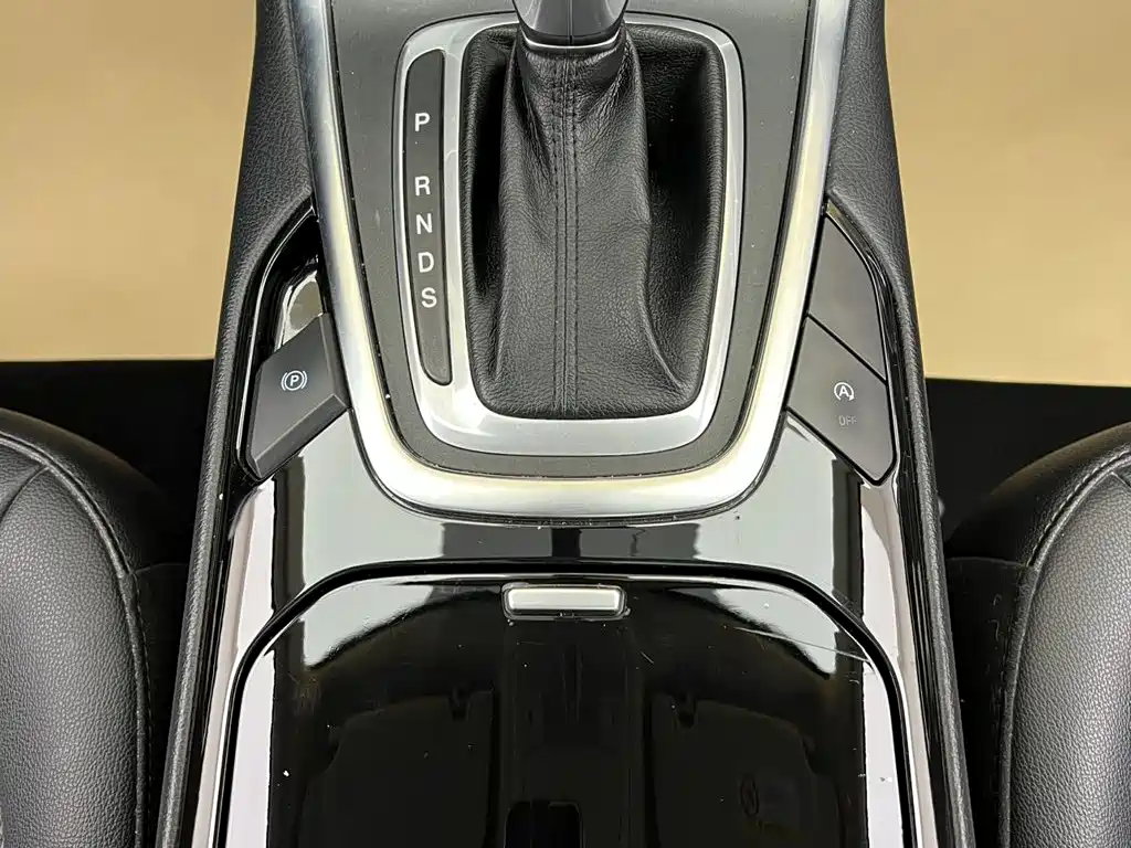 Фото 23 - Ford Edge