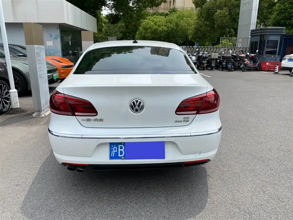 Volkswagen FAW-Volkswagen CC 2016 Model 1.8TSI Luxury фото 4