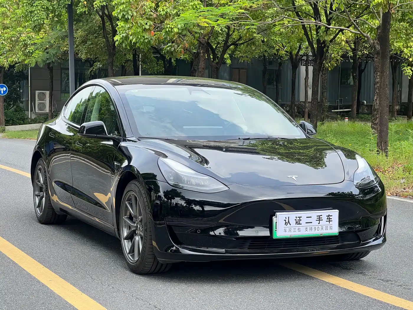 Фото 3 - Tesla Model 3