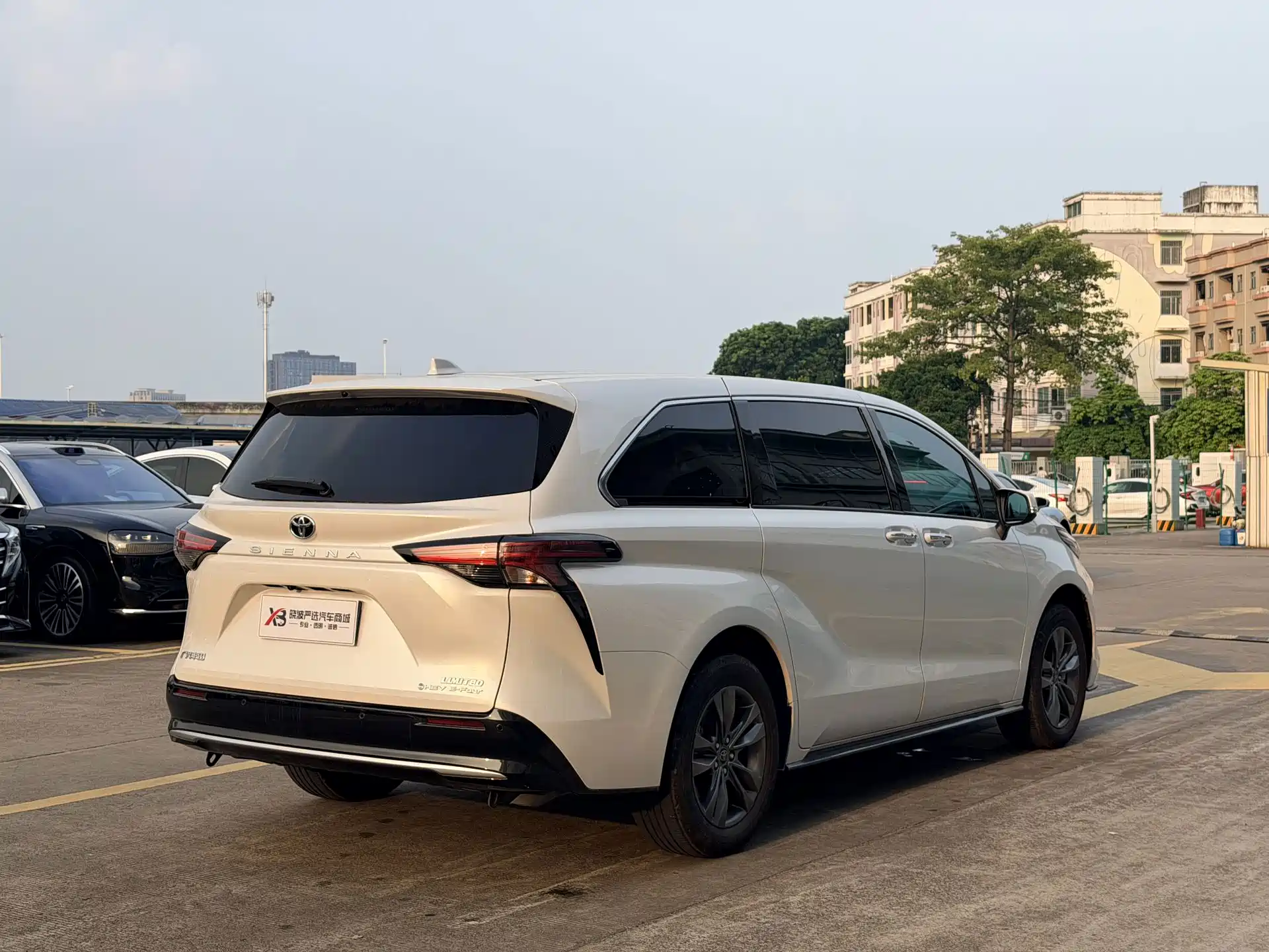 Фото 17 - Toyota Sienna