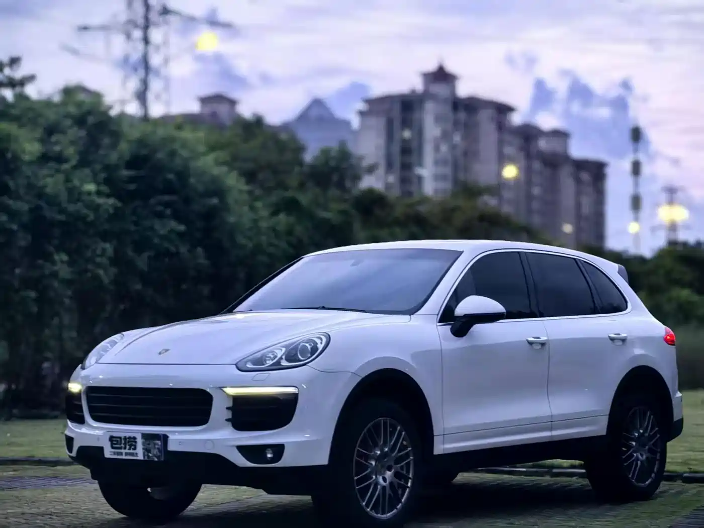 Photo 1 - Porsche Cayenne