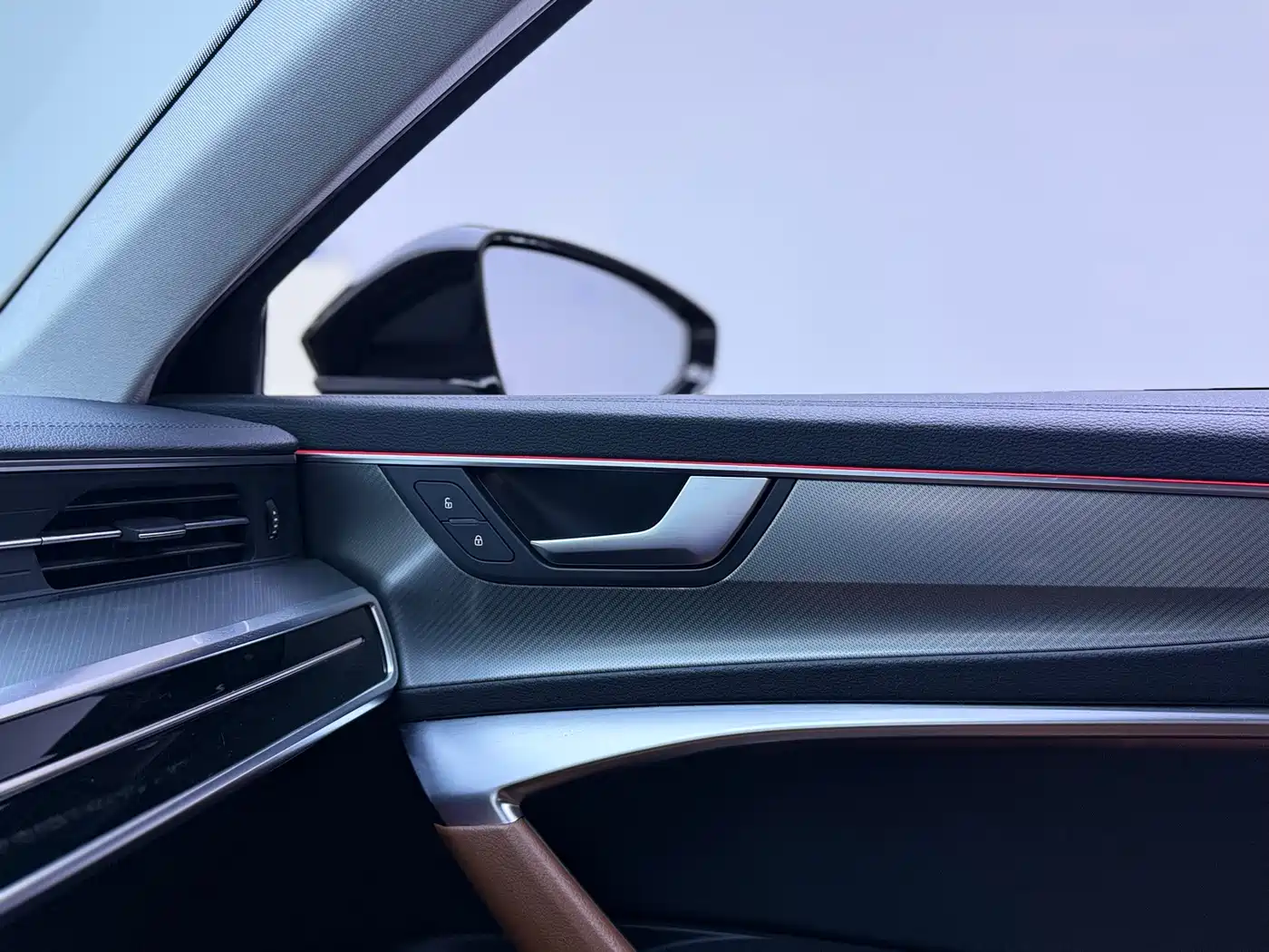 Фото 9 - Audi A6L
